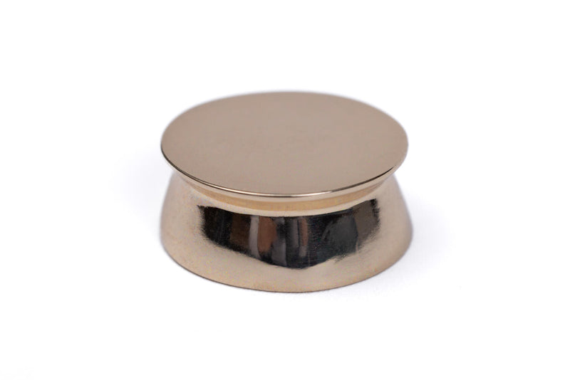 Lapel, garment magnet